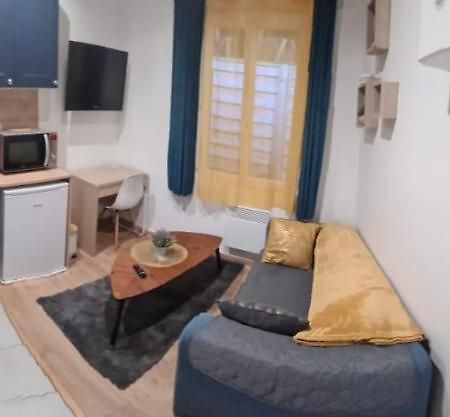 Petite Maison Cosy Dans Un Jardin. إرمونت المظهر الخارجي الصورة